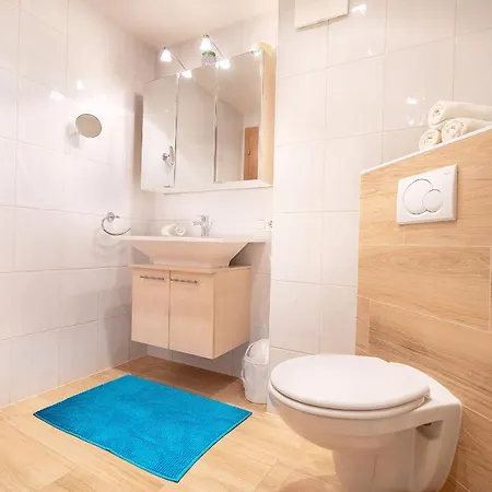 豪斯克里斯特朗酒店 3* 阿亨基希